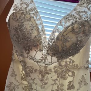 Davids bridal mermaid style wedding dress new with tag never worn